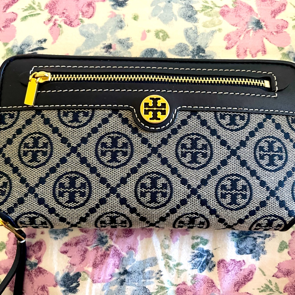 Tory Burch T Monogram wallet